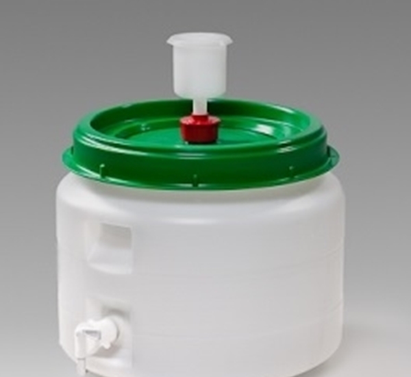 Fûts synthétique blanc-vert 31L avec barboteur et robinet